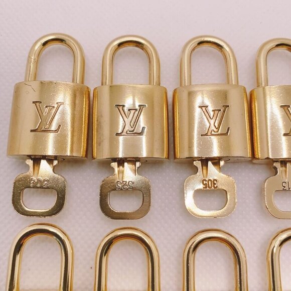 Authentic Louis Vuitton Shiny Gold 1 Lock and 1 Key Excellent Condition 121425 - Picture 5 of 9